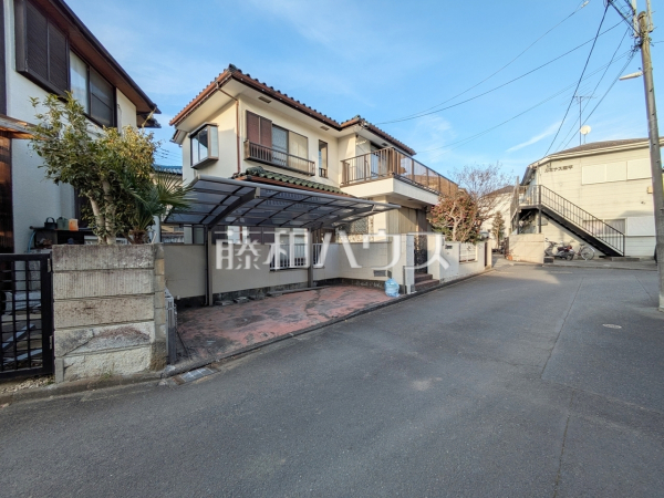 現地写真（現況：古屋有り）　【日野市南平２丁目】ハウスメーカーからプランまでフルオーダーで自由にマイホームがつくれます。