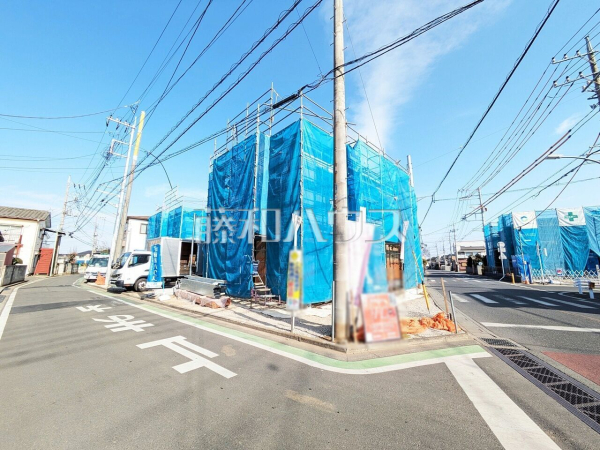 現場風景【富士見市上沢２丁目】 建物のプレゼンをさせていただきますので、実際の完成イメージを思い描いていただくことができます。お気軽にお問合せ下さい。 