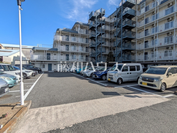 駐車場　【メゾンエクレーレ昭島】