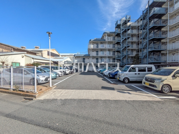 駐車場　【メゾンエクレーレ昭島】