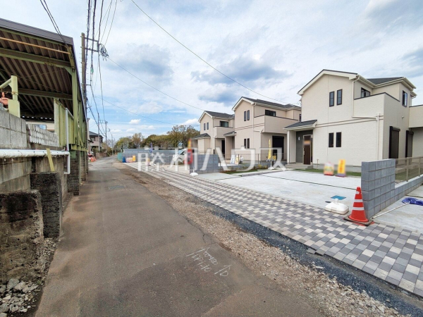 接道状況および現場風景 【所沢市北原町】 見学はしたいけど、なかなか時間が取れない・・・そんな方に出勤前や仕事終わりにマイホームを見学できるサポートをいたします 接道状況および現場風景 【所沢市北原町】 見学はしたいけど、なかなか時間が取れない・・・そんな方に出勤前や仕事終わりにマイホームを見学できるサポートをいたします