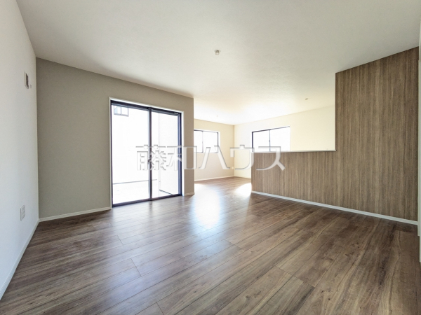 1号棟　リビング　【武蔵村山市学園４丁目】