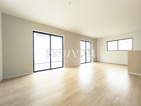 2号棟　リビング　【武蔵村山市学園４丁目】