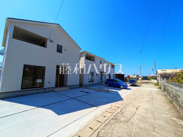 接道状況および現場風景　【糸満市字喜屋武】周辺環境はもちろん、日当たりや設備など、実際に行ってみないと分からないことも多くございます。営業担当がご案内いたしますので、お気軽にお問い合わせください。  