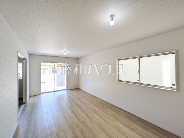 2号棟　リビング　【糸満市字喜屋武】