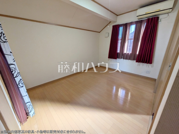 ≪居室≫木目が美しいウッディなフローリングの居室は、穏やかで心安らぐ空間となるでしょう。 　【調布市調布ケ丘４丁目】