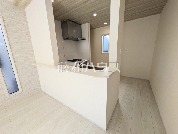 1号棟　キッチン　【調布市柴崎２丁目】