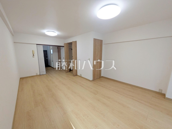 居室　【第二西武マンション】
南向きで明るく、冬場でも太陽の日差しで室内ぽかぽかです！　