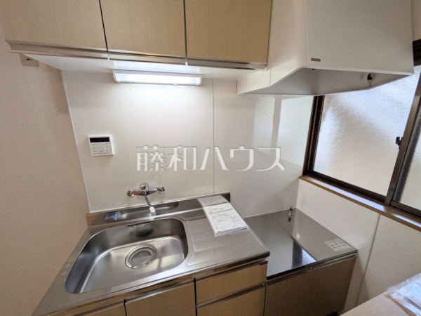 キッチン 【第二西武マンション】窓もあり明るく気持ちの良いキッチンです。 キッチン 【第二西武マンション】窓もあり明るく気持ちの良いキッチンです。