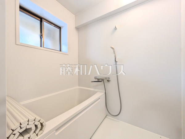 浴室 【第二西武マンション】白を基調とした清潔感あふれるバスルームです 浴室 【第二西武マンション】白を基調とした清潔感あふれるバスルームです
