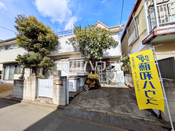 ≪現地外観（現況：古屋有）≫　綺麗な整形地のため、思い描いているイメージをカタチにしやすい土地【府中市本宿町４丁目】