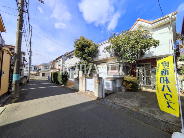 ≪接道状況≫前面道路はゆとりの5m。車の出し入れも楽々です。　【府中市本宿町４丁目】