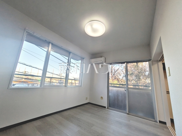 ≪居室≫2面採光により、明るく開放的な空間となっています。　【スターハイツ上祖師谷】