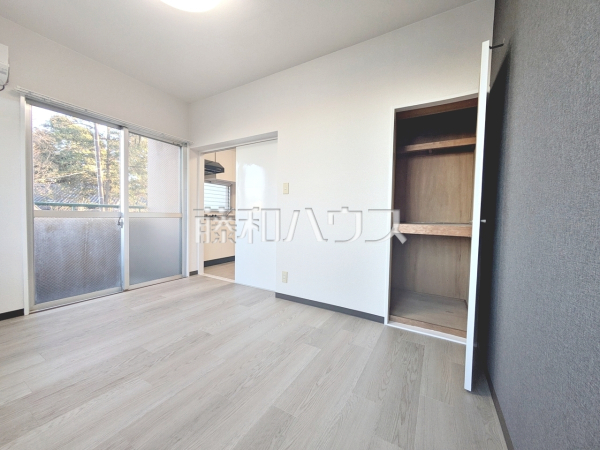 ≪居室≫ 収納を完備し、家具を置くスペースが確保しやすい設計がされております。 　【スターハイツ上祖師谷】