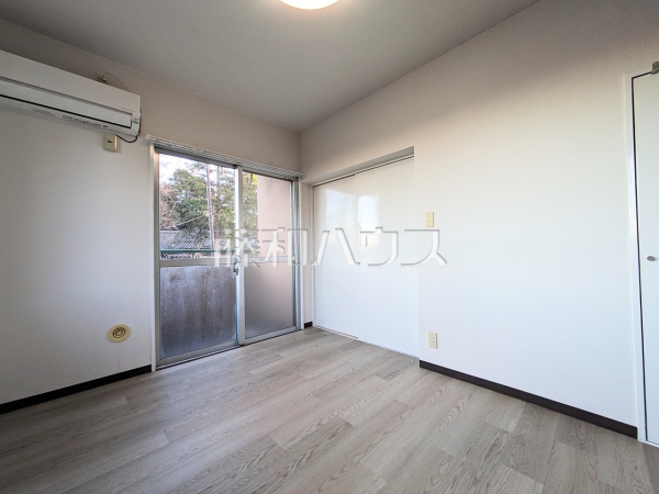 ≪居室≫木目が美しいウッディなフローリングの居室は、穏やかで心安らぐ空間となるでしょう。 　【スターハイツ上祖師谷】