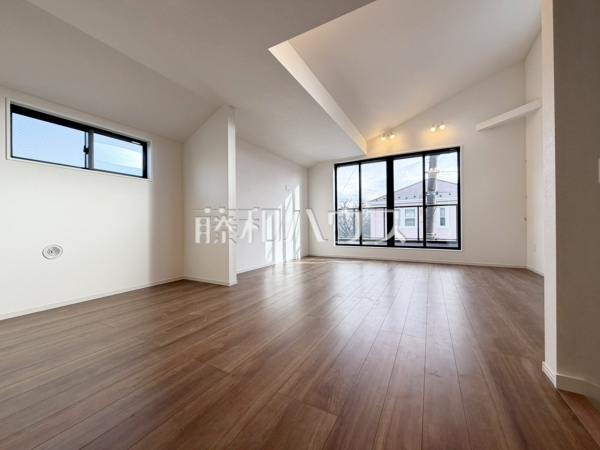 ≪3号棟　リビング≫ 採光溢れるリビングで、家族団らんのひと時をお過ごし下さい。 【世田谷区北烏山９丁目】