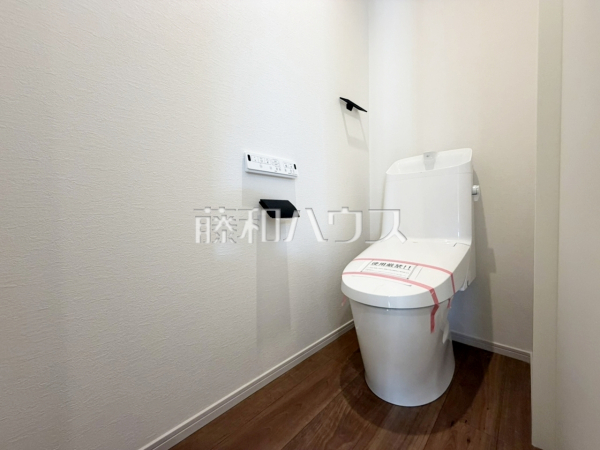 ≪3号棟　トイレ≫ 各階にトイレがあると、階段の上り下りをせずに済むため就寝時なども便利です。 　【世田谷区北烏山９丁目】