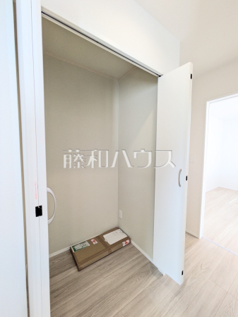B号棟　玄関ホール収納　【糸満市字兼城】
