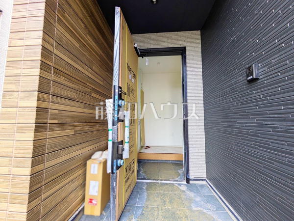 2号棟　玄関　【福岡市南区井尻４丁目】