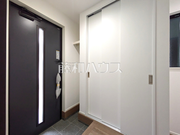 玄関　【新座市新座２丁目】