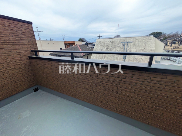 1号棟　奥行きのあるバルコニー！お洗濯物の多い日でもいっきに干せますね。 【和光市諏訪】