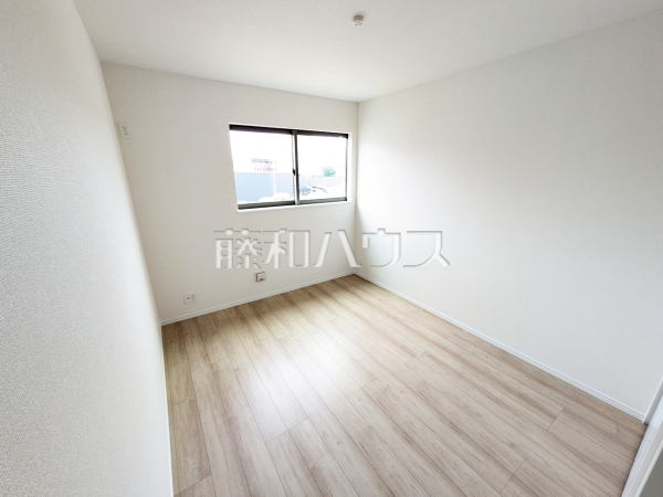 居室　【春日井市六軒屋町】