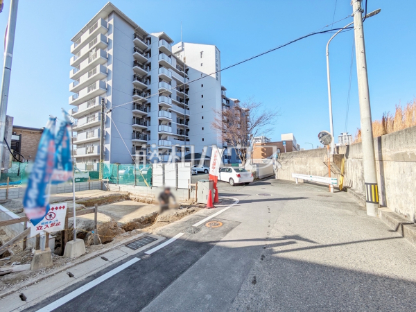 1号棟　接道状況および現場風景　【福岡市西区愛宕１丁目】