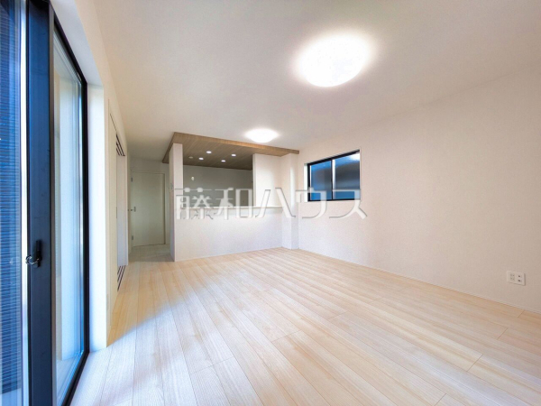 リビング　【志木市中宗岡２丁目】