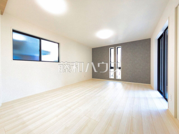 リビング　【志木市中宗岡２丁目】