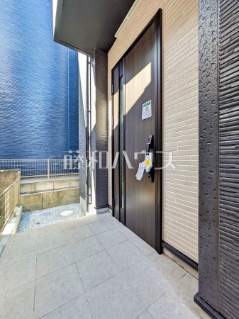 玄関　【志木市中宗岡２丁目】