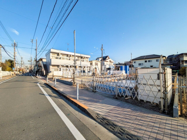 ≪接道状況≫周辺は落ち着いた雰囲気の住宅地です。小さなお子様がいるご家庭も安心です。　【多摩市一ノ宮４丁目】