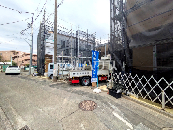 接道状況≫周辺は落ち着いた雰囲気の住宅地です。小さなお子様がいるご家庭も安心です。　【多摩市一ノ宮４丁目】