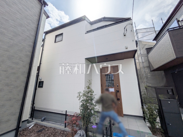 ≪3号棟　外観≫見学はしたいけど、なかなか時間が取れない・・・そんな方に出勤前や仕事終わりにマイホームを見学できるサポートをいたします。【多摩市一ノ宮４丁目】