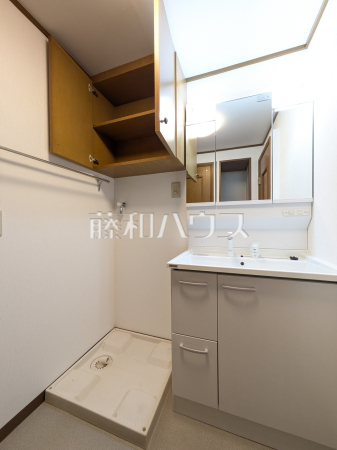 洗面室の吊戸棚収納　【志木ニュータウン南の森壱番街　15号棟】