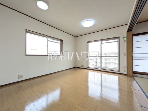 リビング　【志木ニュータウン南の森壱番街　15号棟】