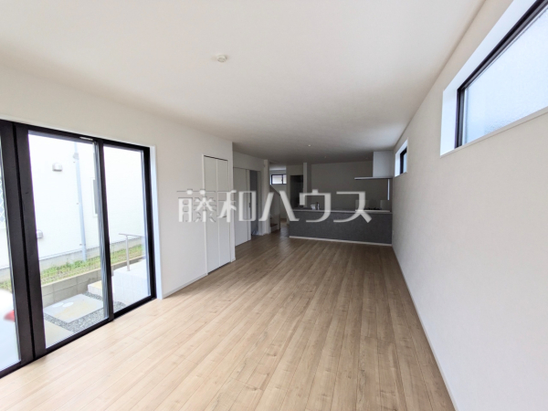 リビング　【福岡市東区香椎駅東１丁目】