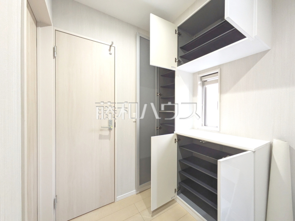 玄関ホール　【志木市柏町２丁目】