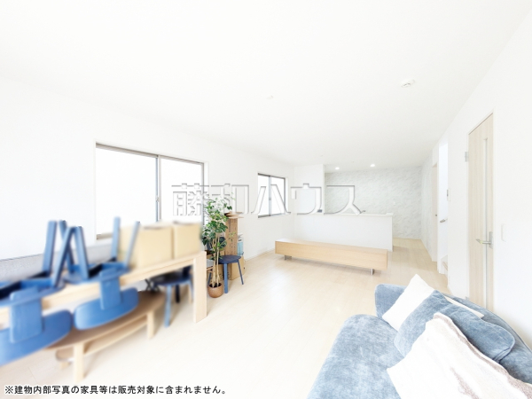 リビング　【志木市柏町２丁目】