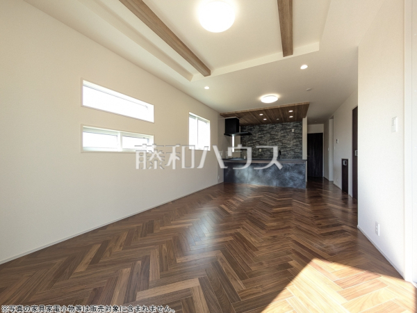 リビング　【練馬区石神井台８丁目】