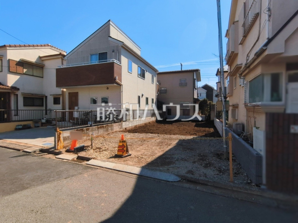 現地写真　【東久留米市氷川台２丁目】 見学はしたいけど、なかなか時間が取れない・・・そんな方に出勤前や仕事終わりにマイホームを見学できるサポートをいたします。 