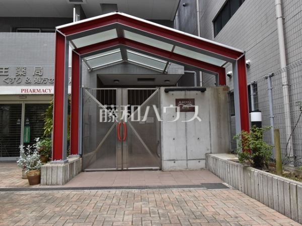 エントランス　【ラヴェンナ高円寺】