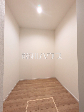 ウォークインクローゼット　【練馬区三原台３丁目】