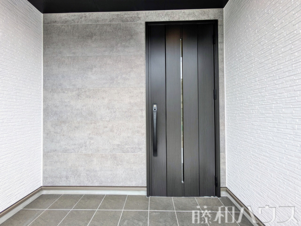 2号棟　玄関　【春日井市不二ガ丘３丁目】