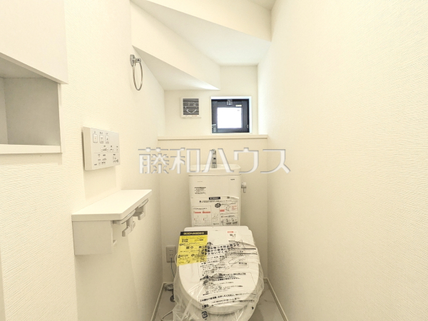 トイレ　【多摩市貝取１丁目】
ウォシュレット付きトイレ！リビング・お風呂に続いて意外と癒しの空間かも！？　