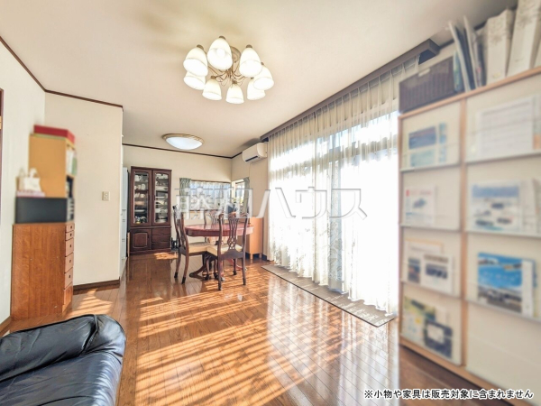 リビング 【東久留米市南沢1丁目】ぜひ実物をご覧いただきたく思います。喜んでご案内いたしますのでお気軽にお問合せ下さい。 リビング 【東久留米市南沢1丁目】ぜひ実物をご覧いただきたく思います。喜んでご案内いたしますのでお気軽にお問合せ下さい。