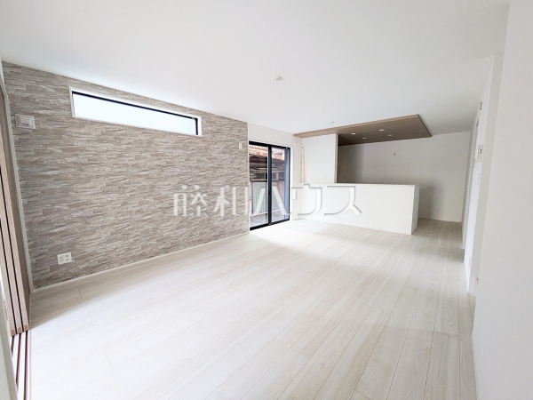 リビング　【東村山市富士見町４丁目】