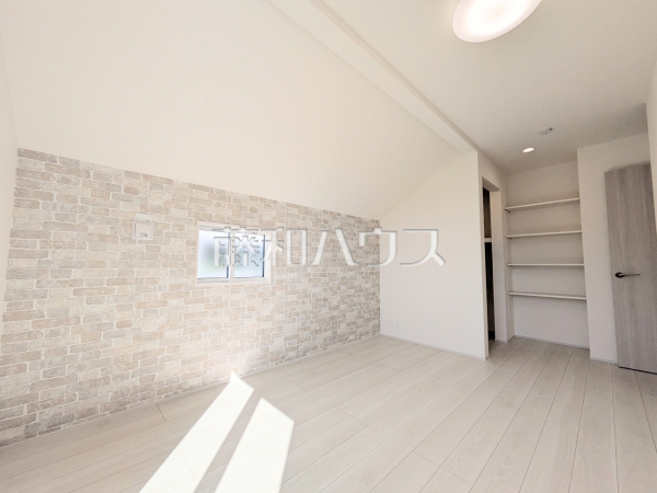 居室　【三鷹市新川２丁目】