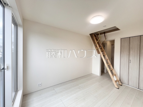 居室　【三鷹市新川２丁目】