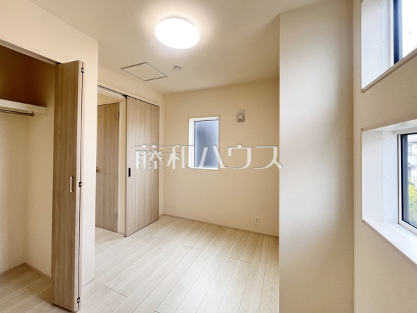 居室　【三鷹市新川２丁目】