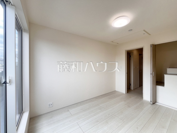 居室　【三鷹市新川２丁目】